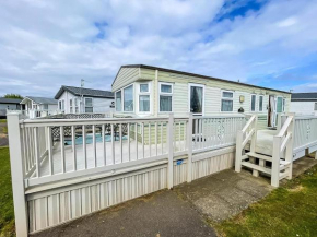 Lovely Caravan For Hire With Large Decking Area In Hunstanton Ref 23218K